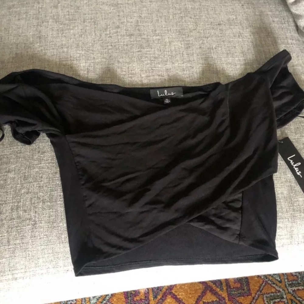 Lulu’s XL criss cross crop top